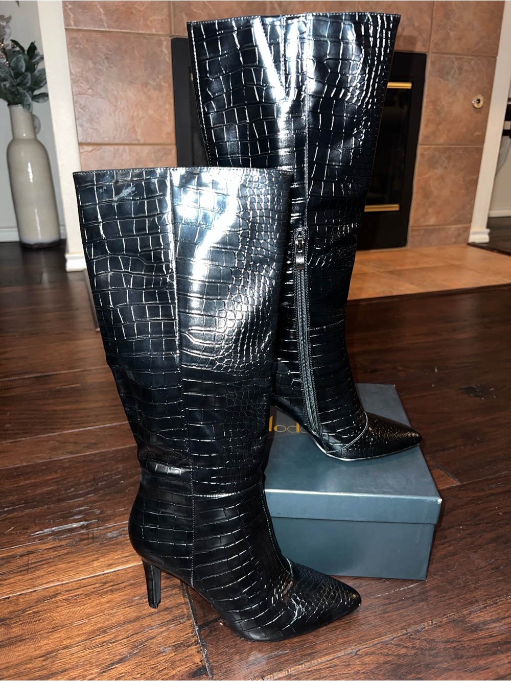 Croc style pointy boots - Picture 3 of 8